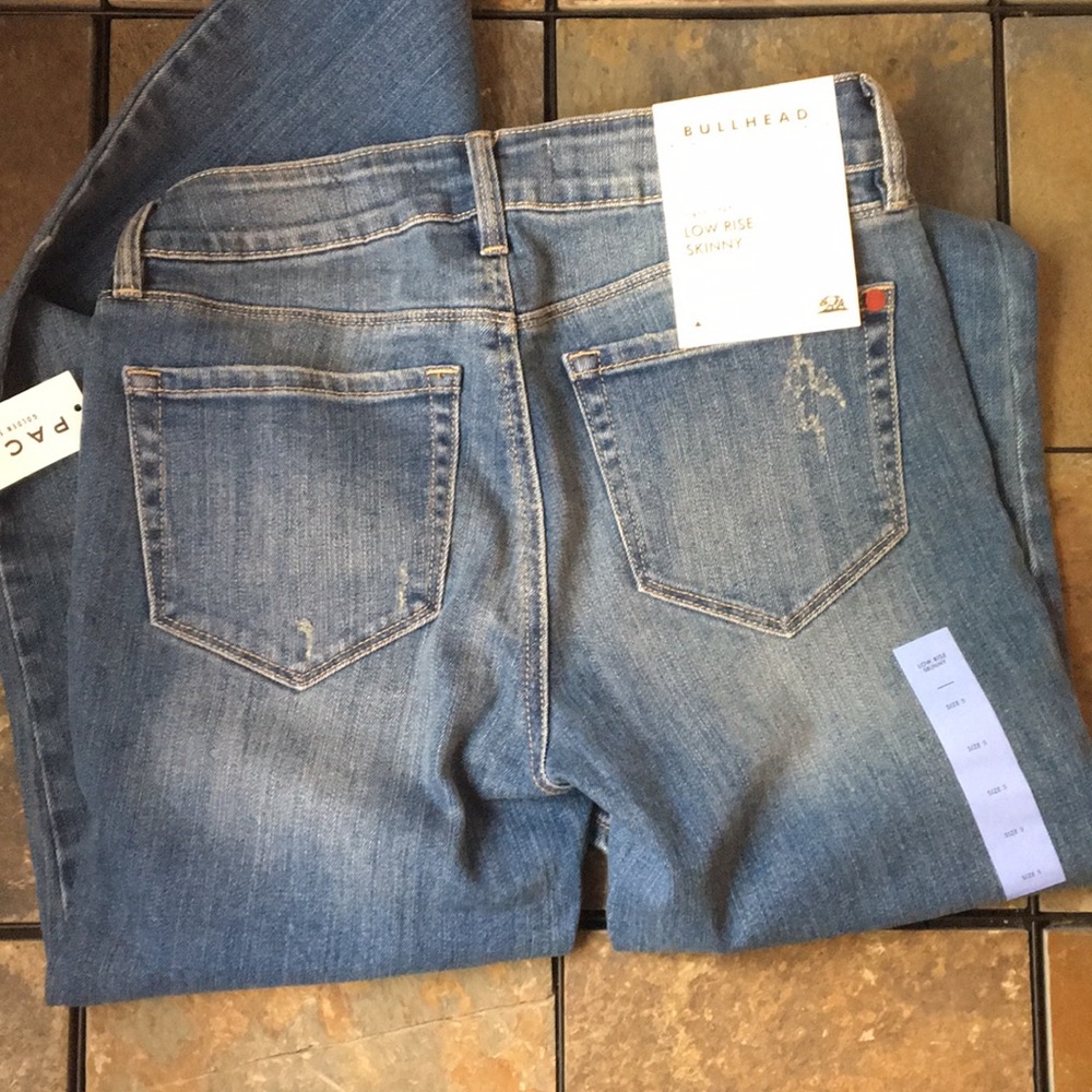 Bullhead Denim Low Rise Skinny Jeans size 5 NWT - Picture 3 of 3